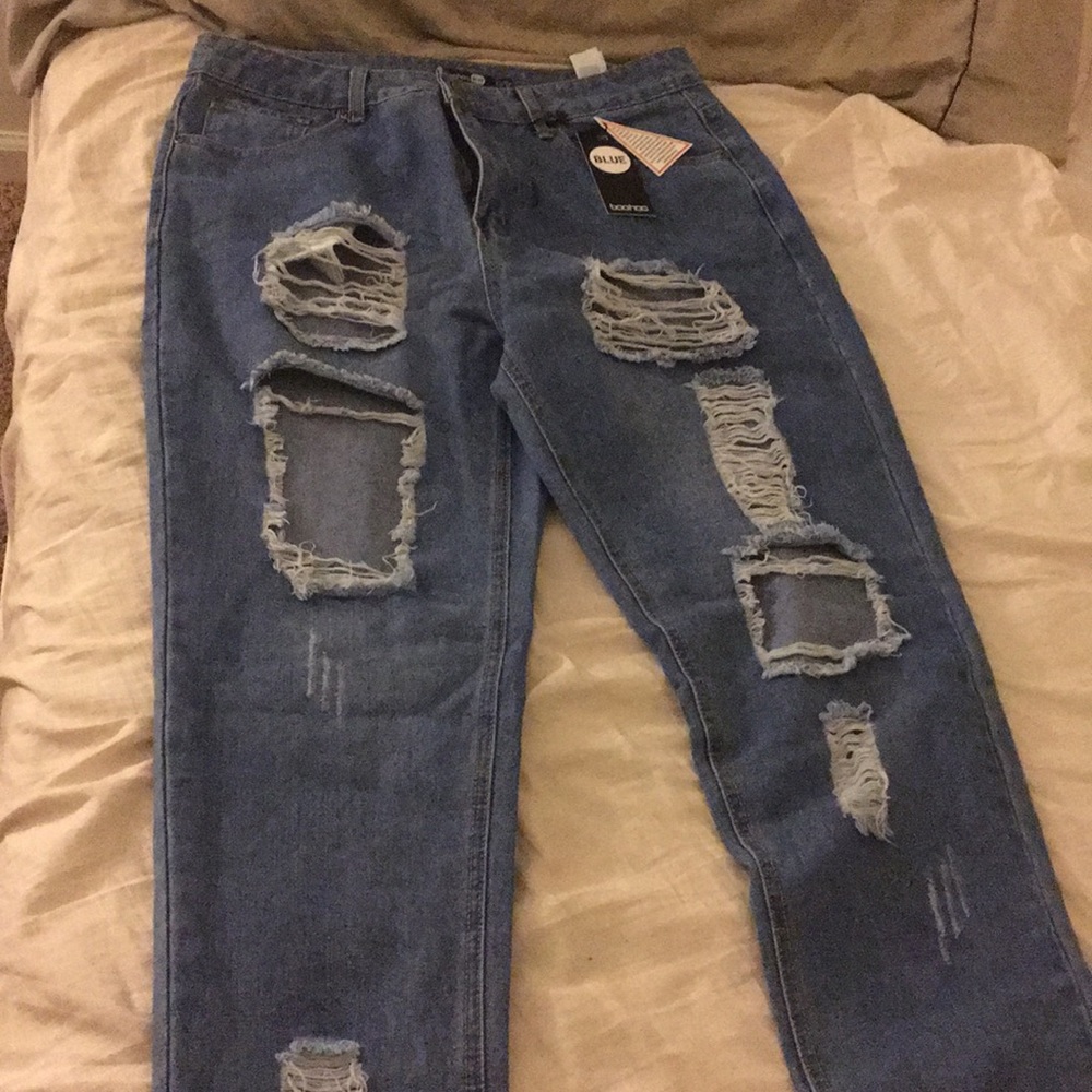 NEVER WORN Boohoo High Waisted Distress Mom Jeans